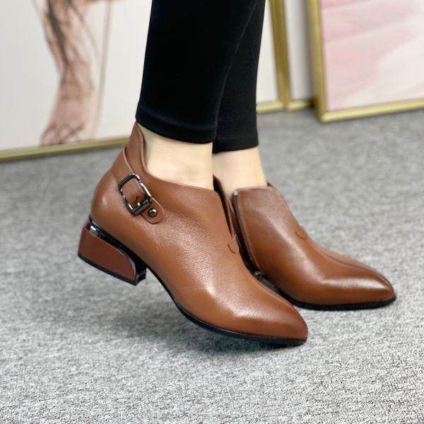 Simple retro casual leather shoes