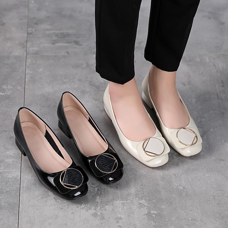 Patent leather low heel casual shoes