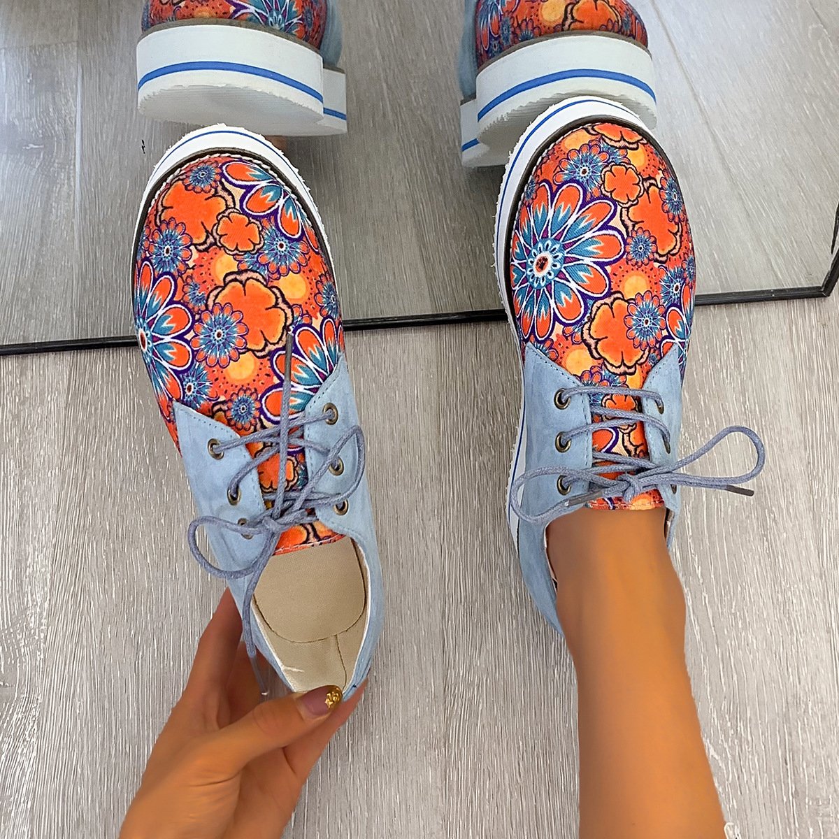 Painted print stitching casual shoes